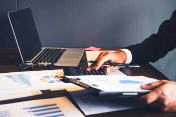 上場企業の経理へ転職するための応募戦略と求められる実務経験